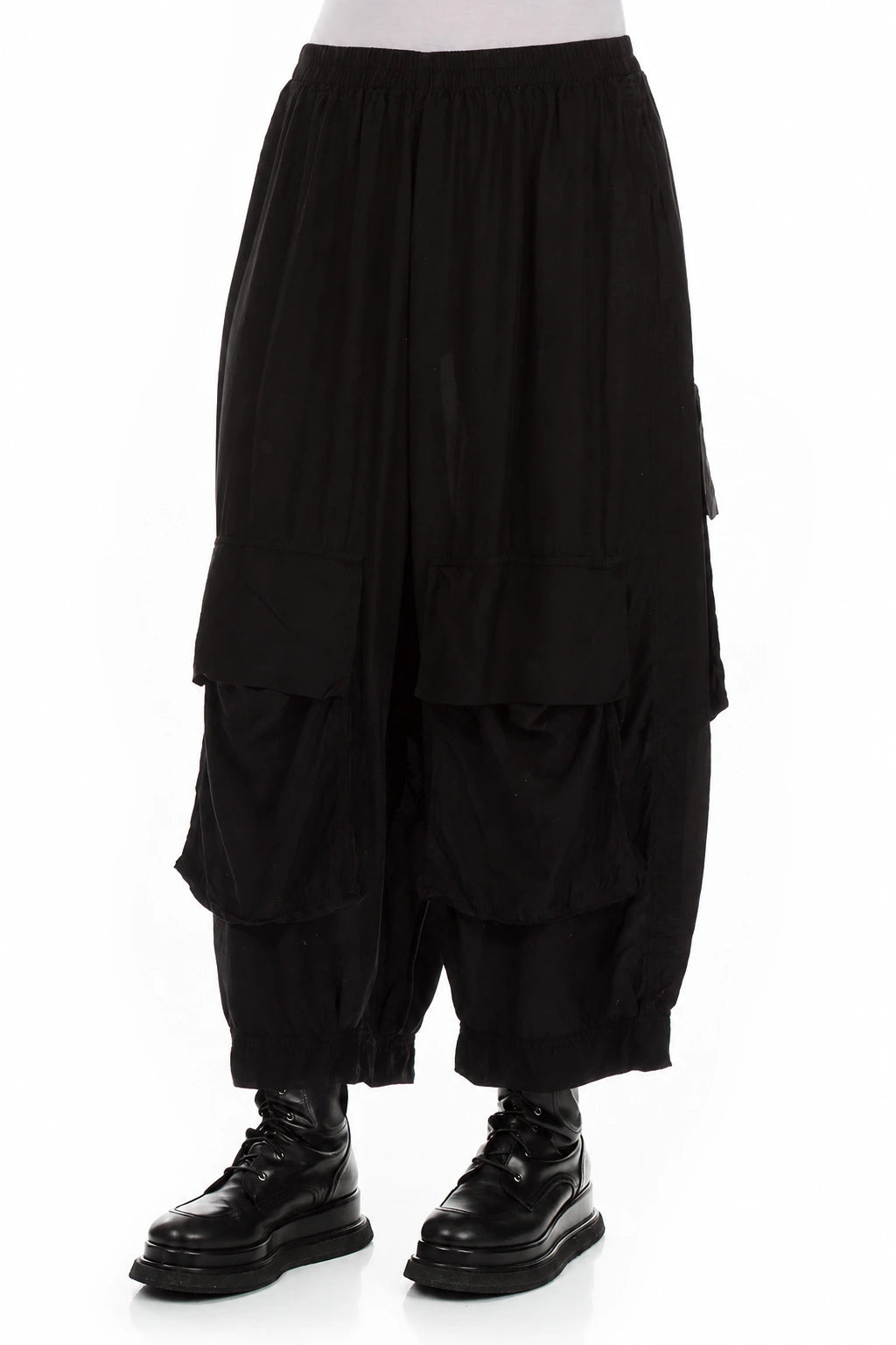 Schwarze Hose aus Bambusseide mit Taschen