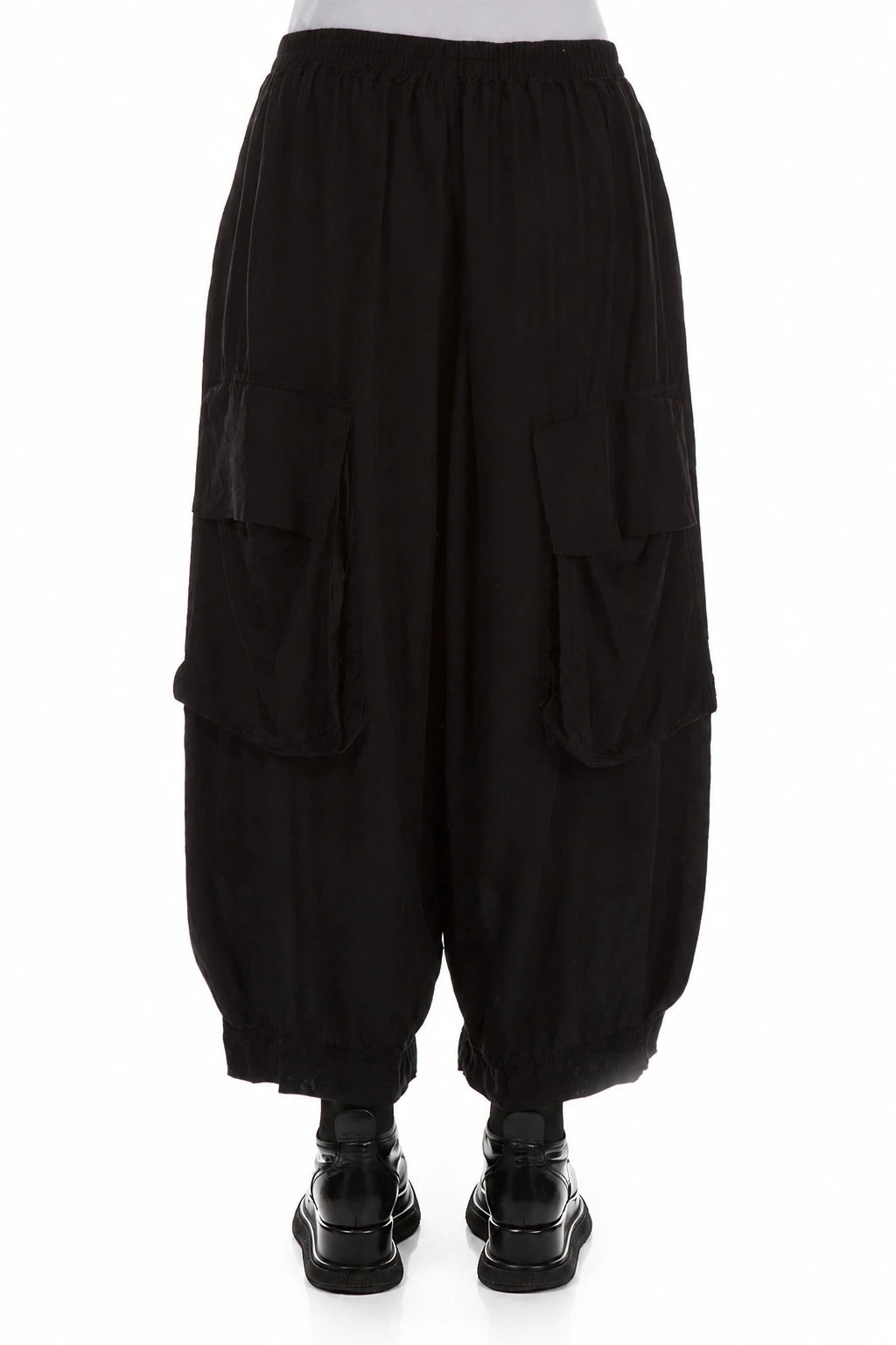Schwarze Hose aus Bambusseide mit Taschen
