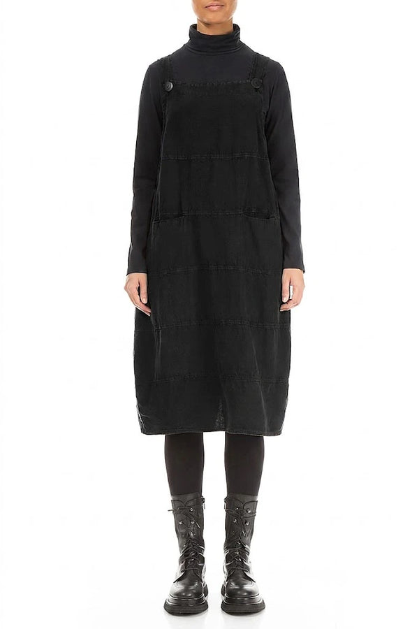 Schwarzes Latzkleid aus Leinen