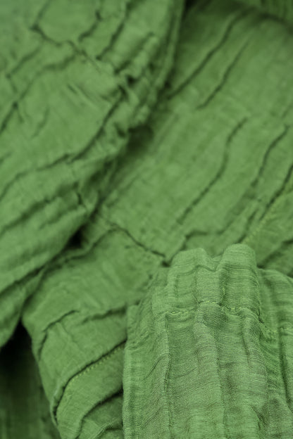 Boxy-Bluse aus Crinkle-Seide und Leinen in Kleeblattgrün