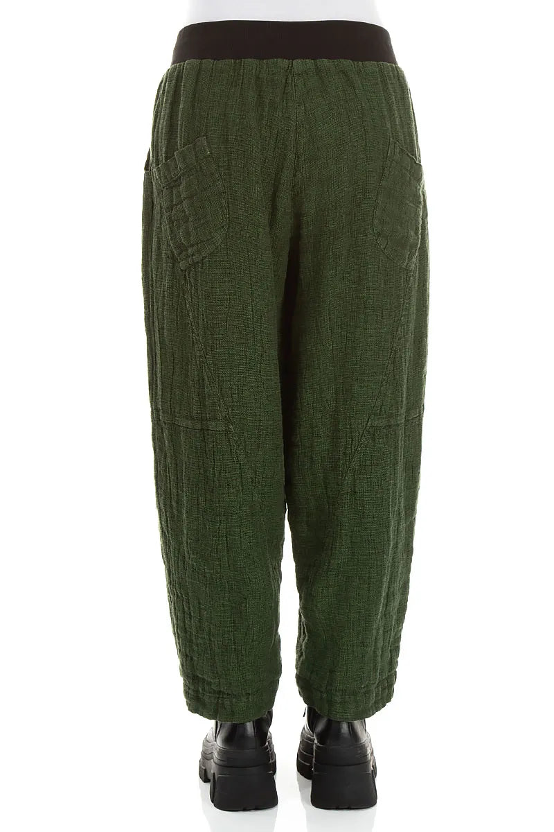 Leinenhose aus kleeblattgrünem Mélange mit Knopfleiste vorne