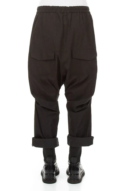 Hosen aus schwarzem Baumwoll-Twill mit Raffungen am Knie