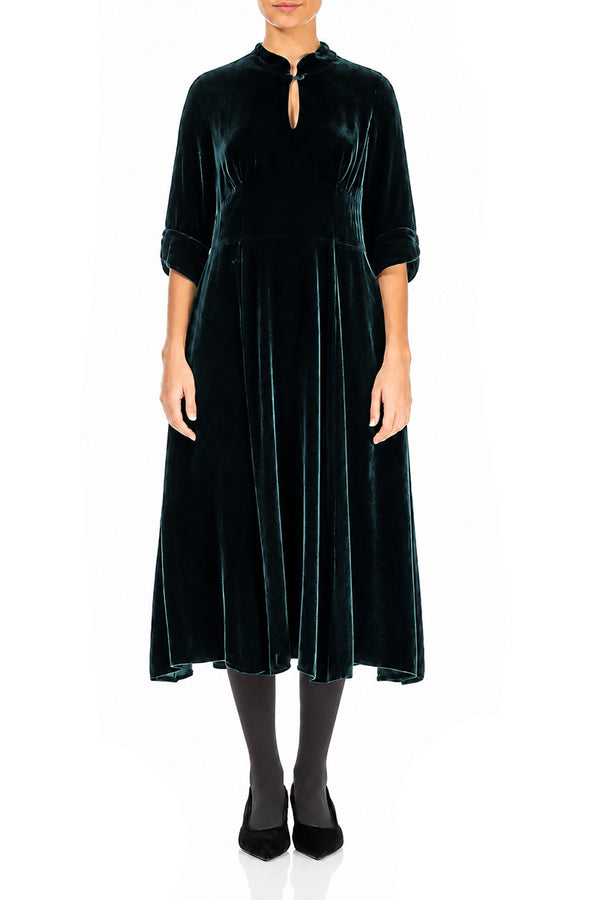 Kleid aus Samt und Seide mit Schlüssellochausschnitt in Dunkeltürkis
