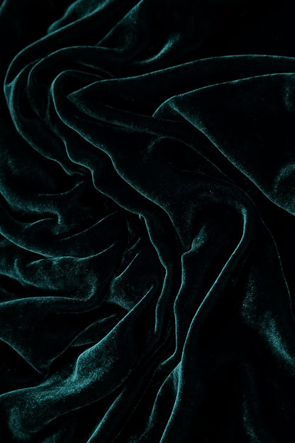 Robe romantique en Velours de Soie Turquoise profond à plis pincés