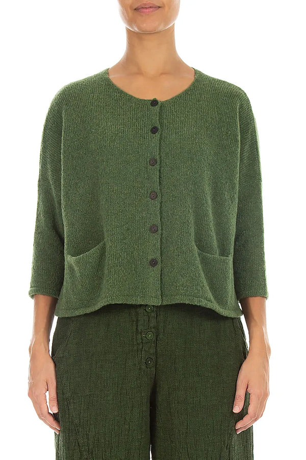 Kurze lockere dunkel salbeigrüne Wollstrickjacke