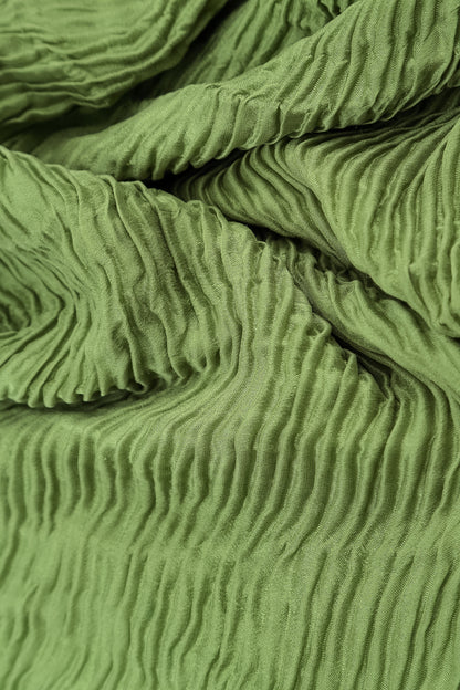 Kleeblattgrüne Plissé-Seidenbluse mit Seitentaschen