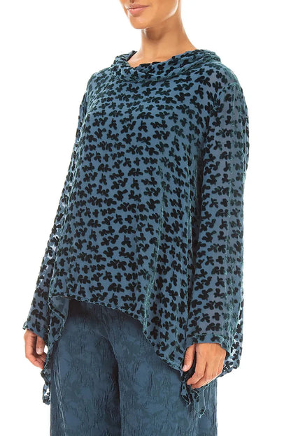 Blouse en Velours de Soie Turquoise profond à col bénitier souple et pétales dévorés
