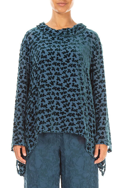 Blouse en Velours de Soie Turquoise profond à col bénitier souple et pétales dévorés