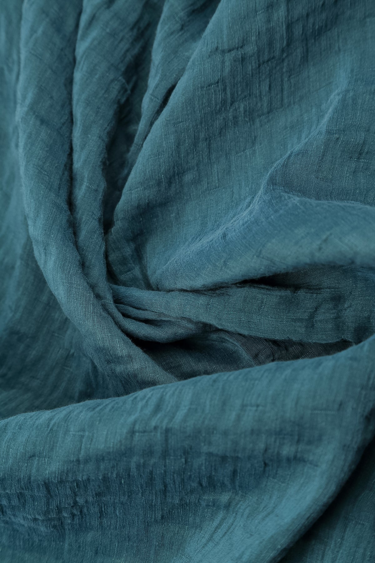 Strukturiertes Seidenkleid mit eckigem Ausschnitt in Dunkeltürkis